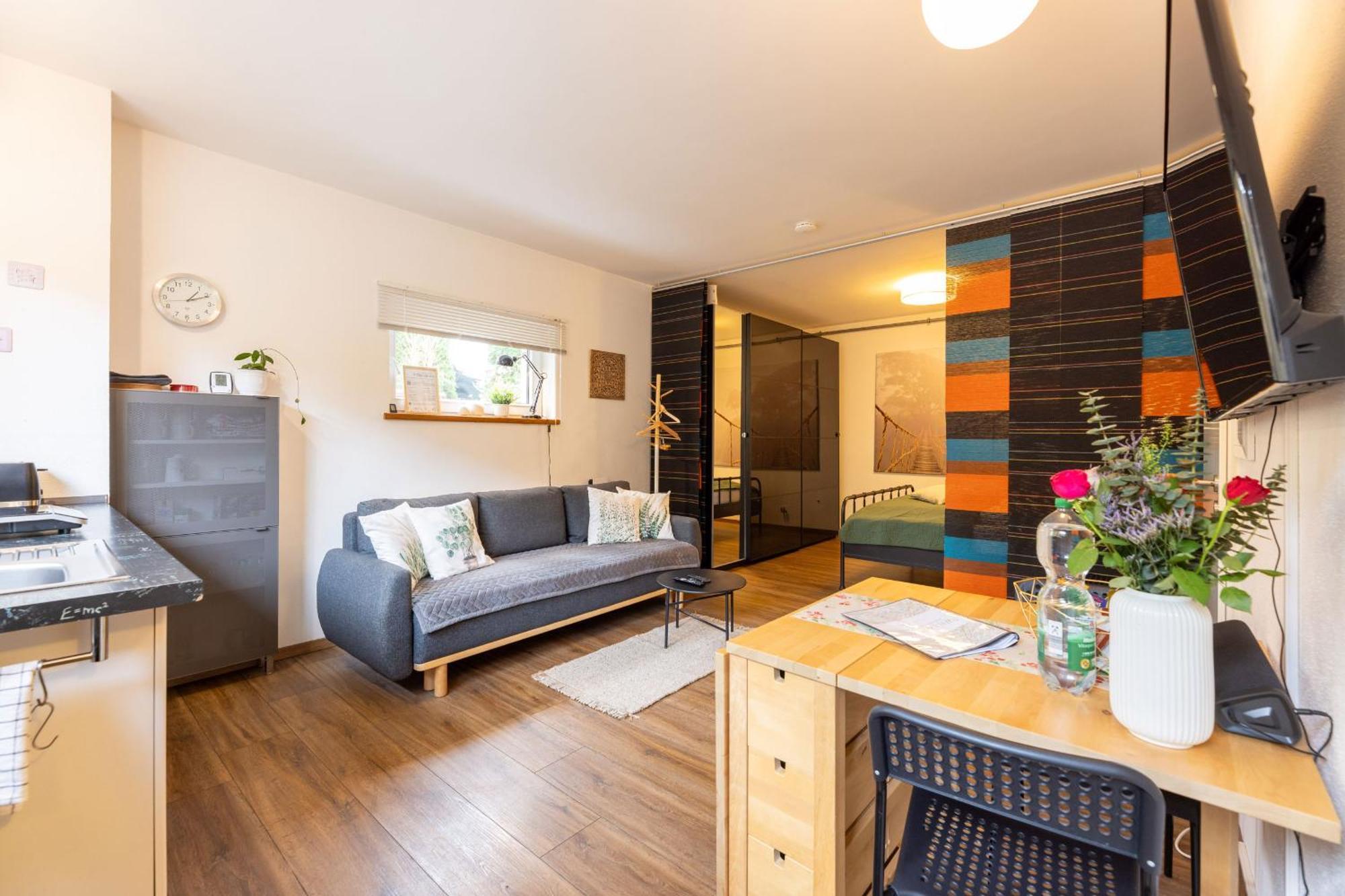 Ideal Fuer Kurze Aufenthalte - Gemuetliches 1-Zimmer-Apartment Adelsdorf Buitenkant foto